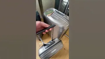 Up-close Review: SAMSONITE Attrix Spinner Suitcase/Luggage   In Dune / Roxkin Material Technology